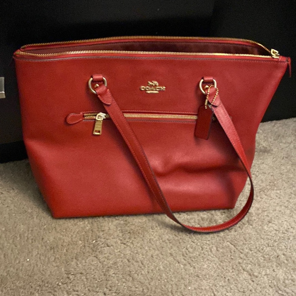 Shoulder tote